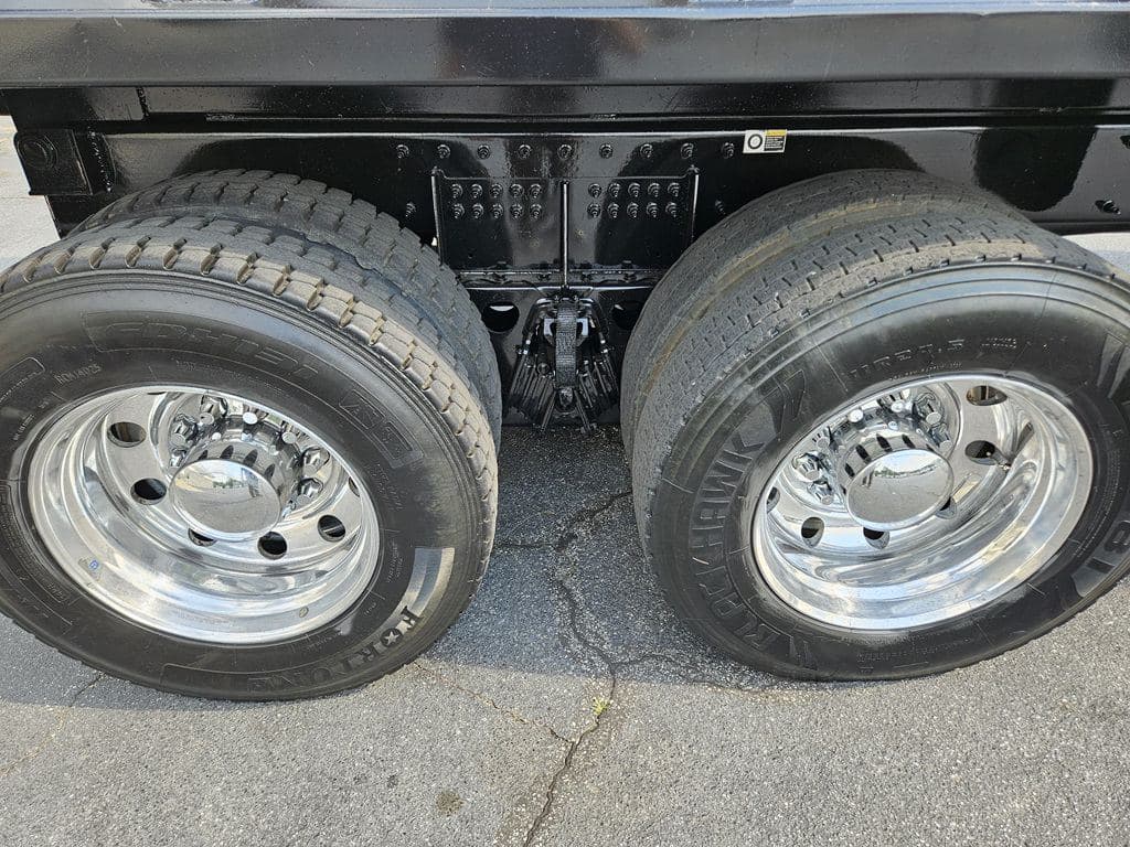 Used 2024 PETERBILT 389 image 12