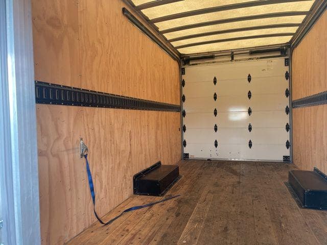 2022 Chevrolet Express 3500 Work Van Cutaway image 10