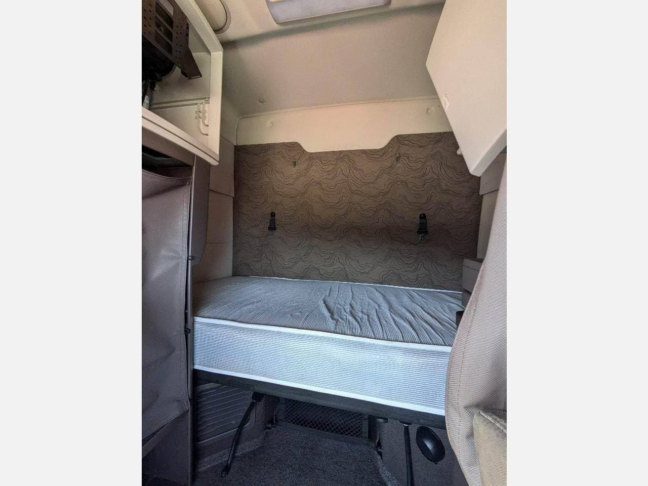 2017 Volvo image 6