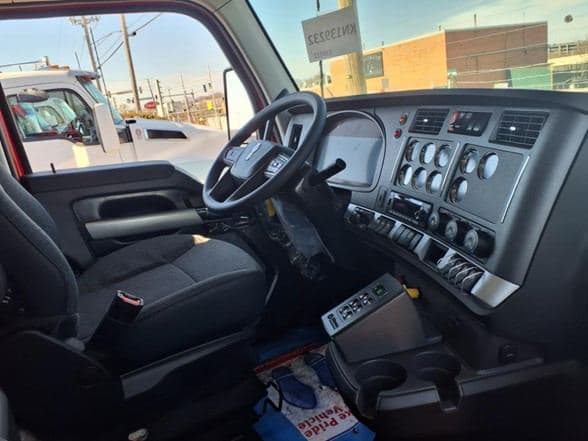 2026 Kenworth T880 image 15