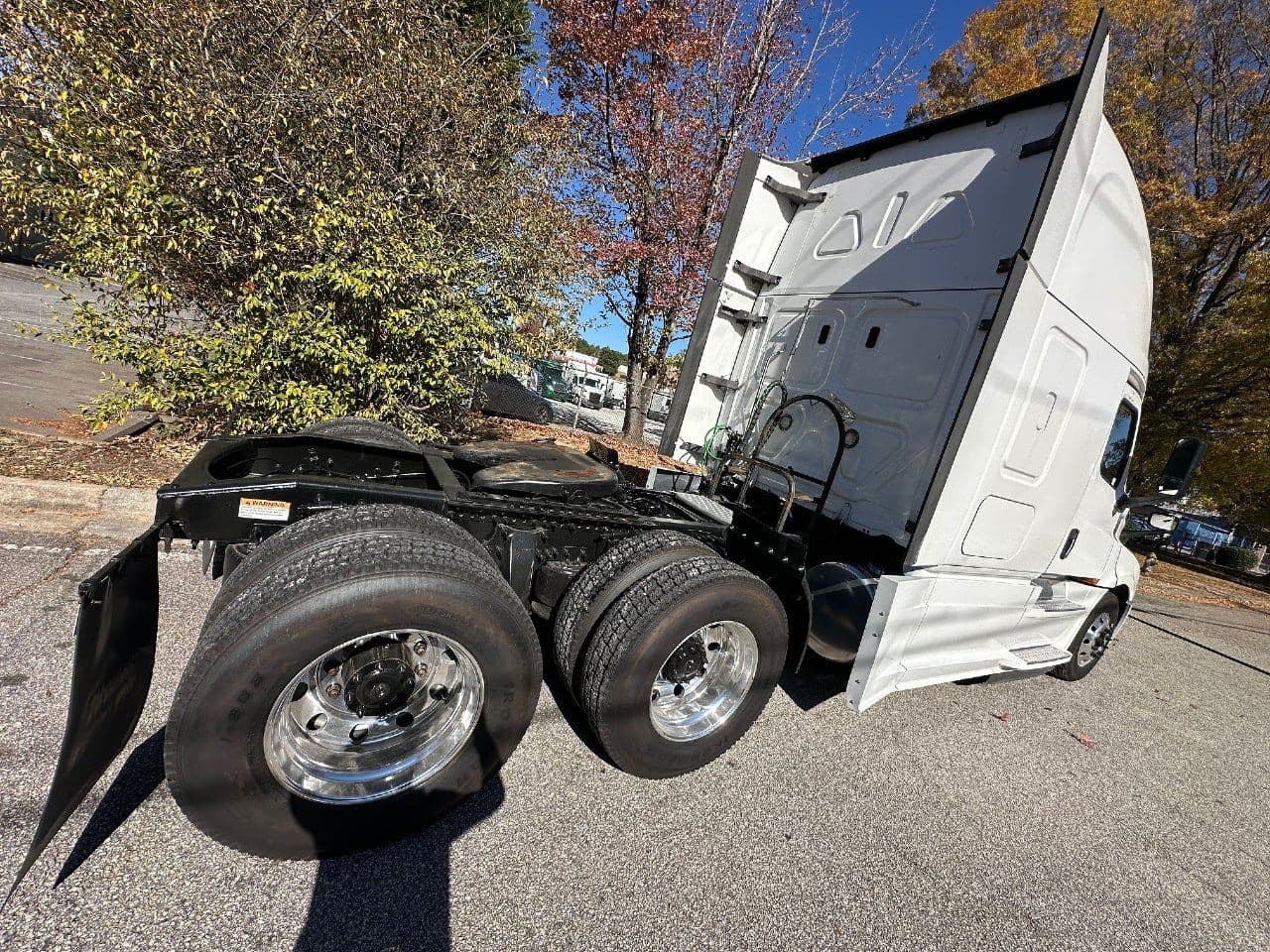 2019 Freightliner Cascadia 126 image 3