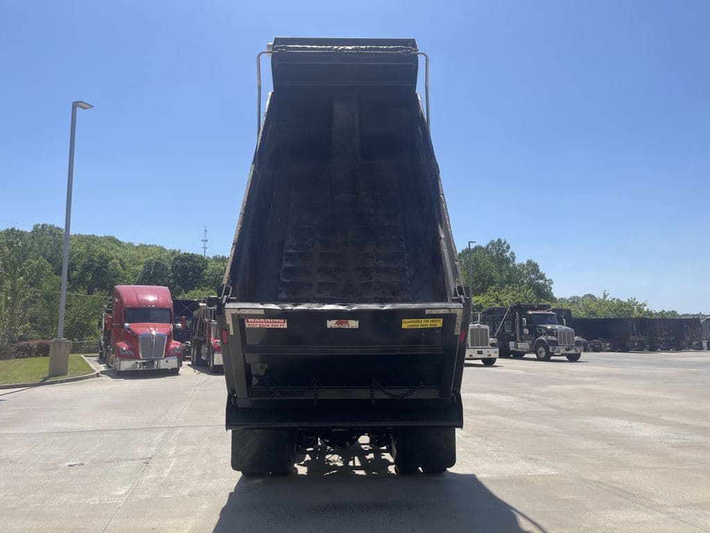Used 2024 PETERBILT 389 image 22