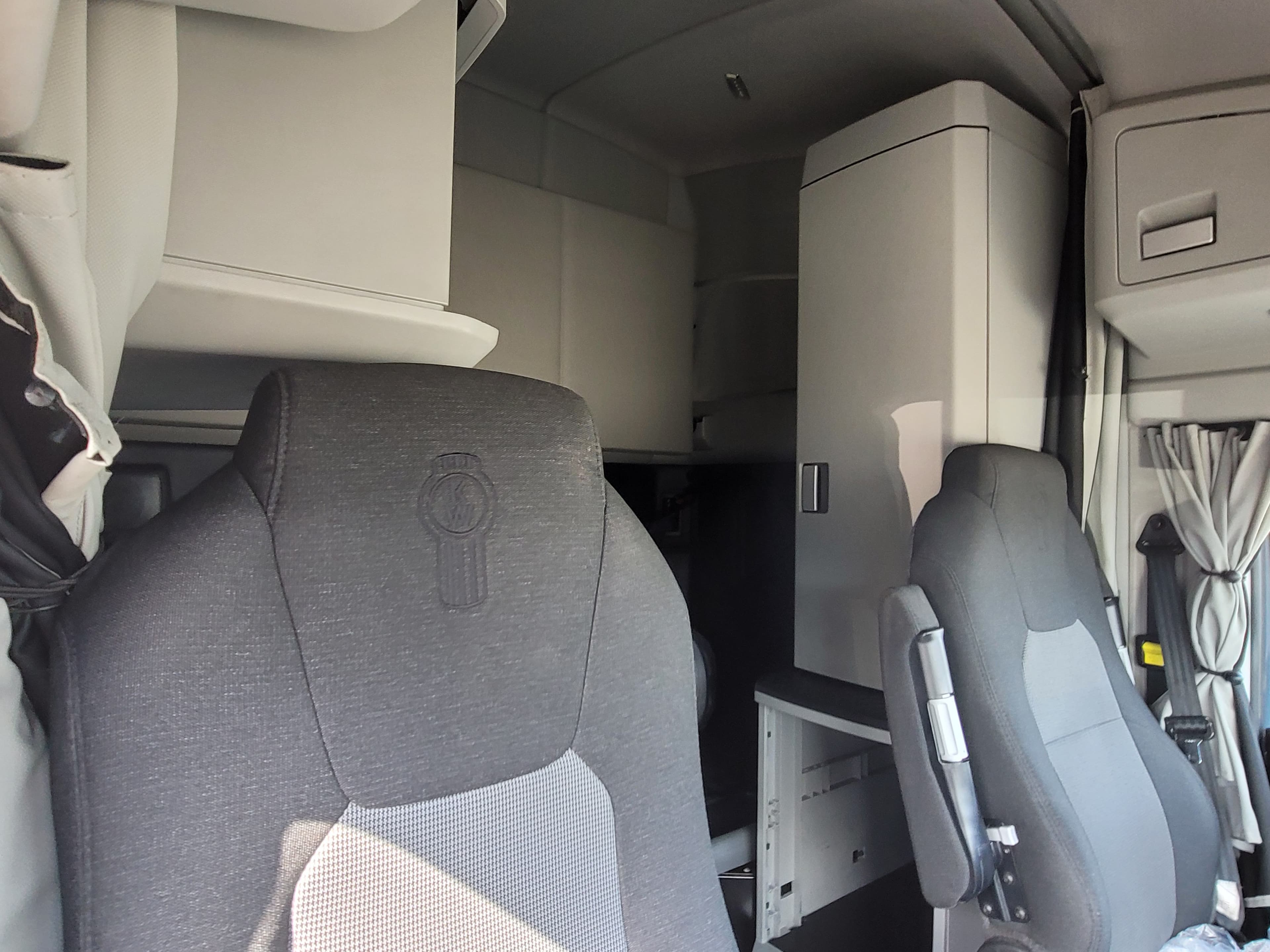 2022 Kenworth T680 image 9