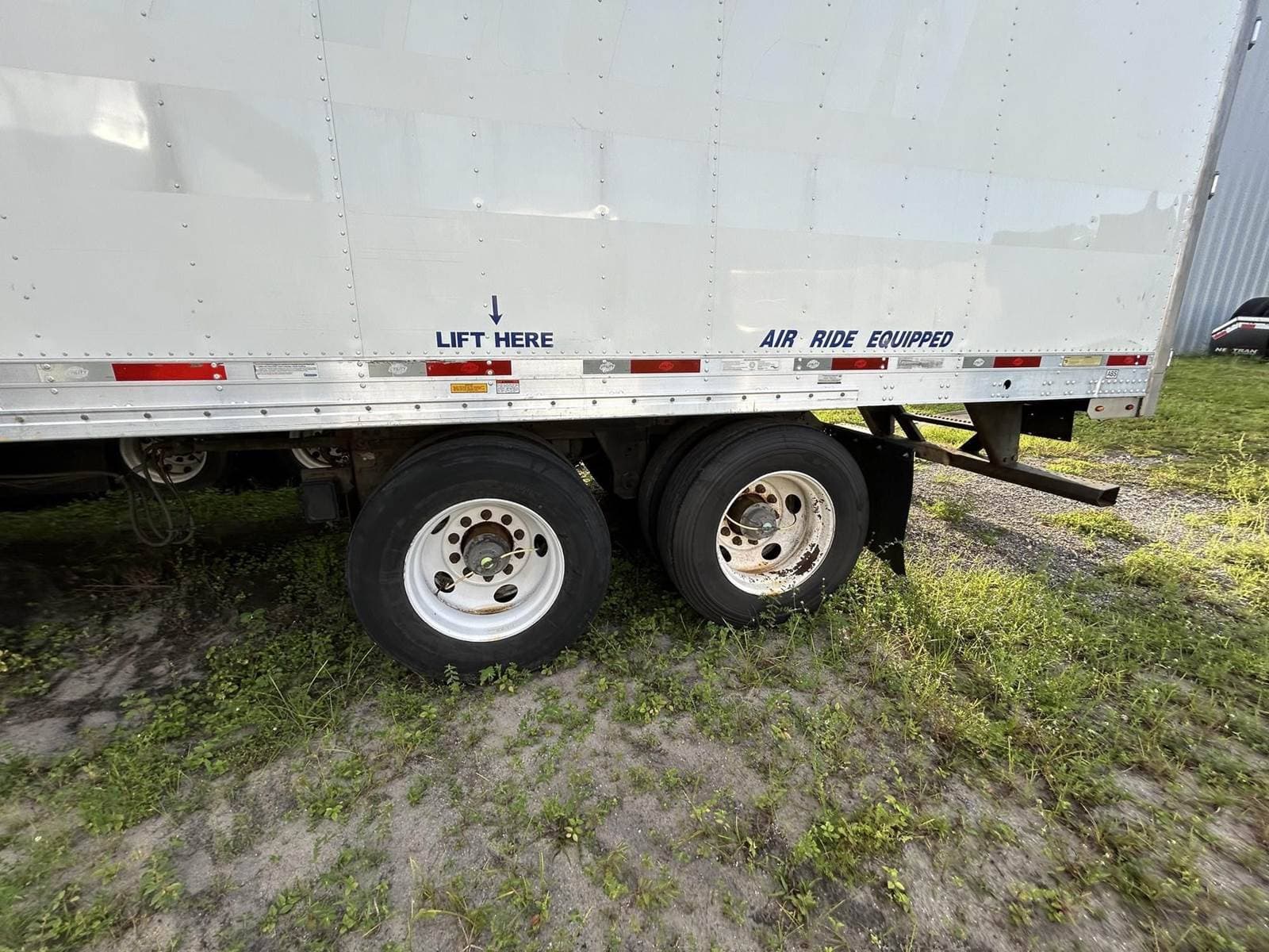 2020 Utility 3000R image 6
