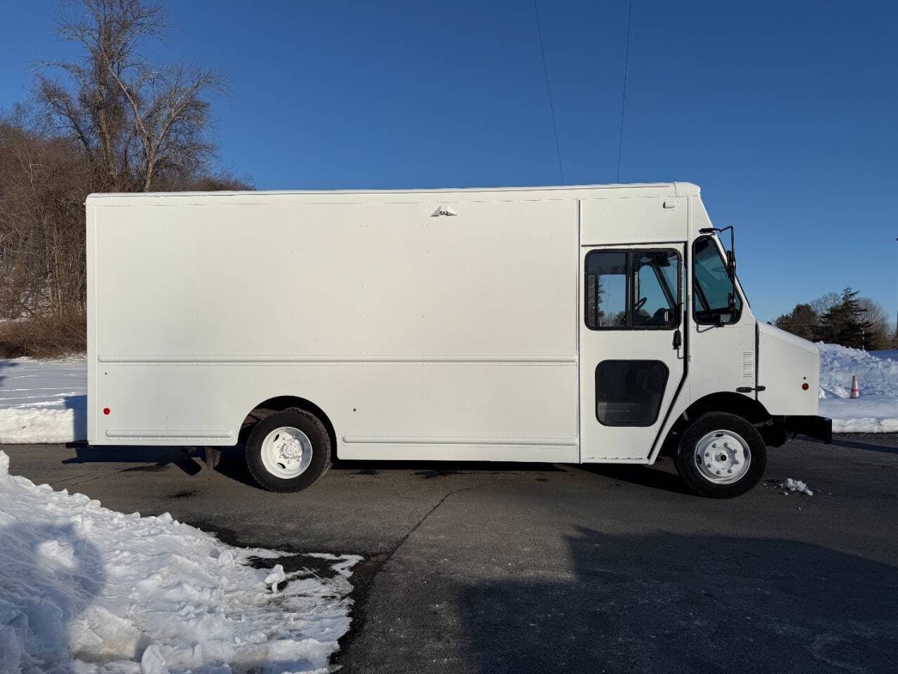 2021 Freightliner MT45 image 2