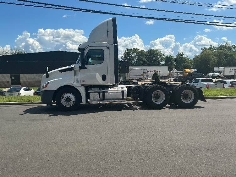 2019 Freightliner Cascadia image 4