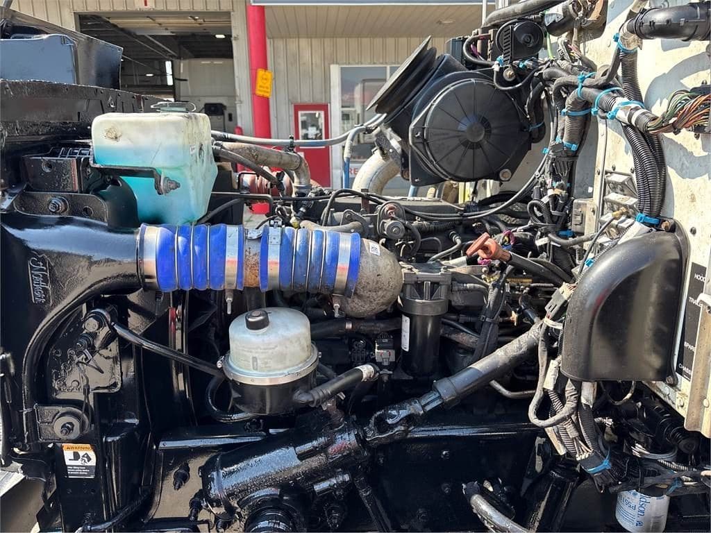 2019 Peterbilt 337 image 9