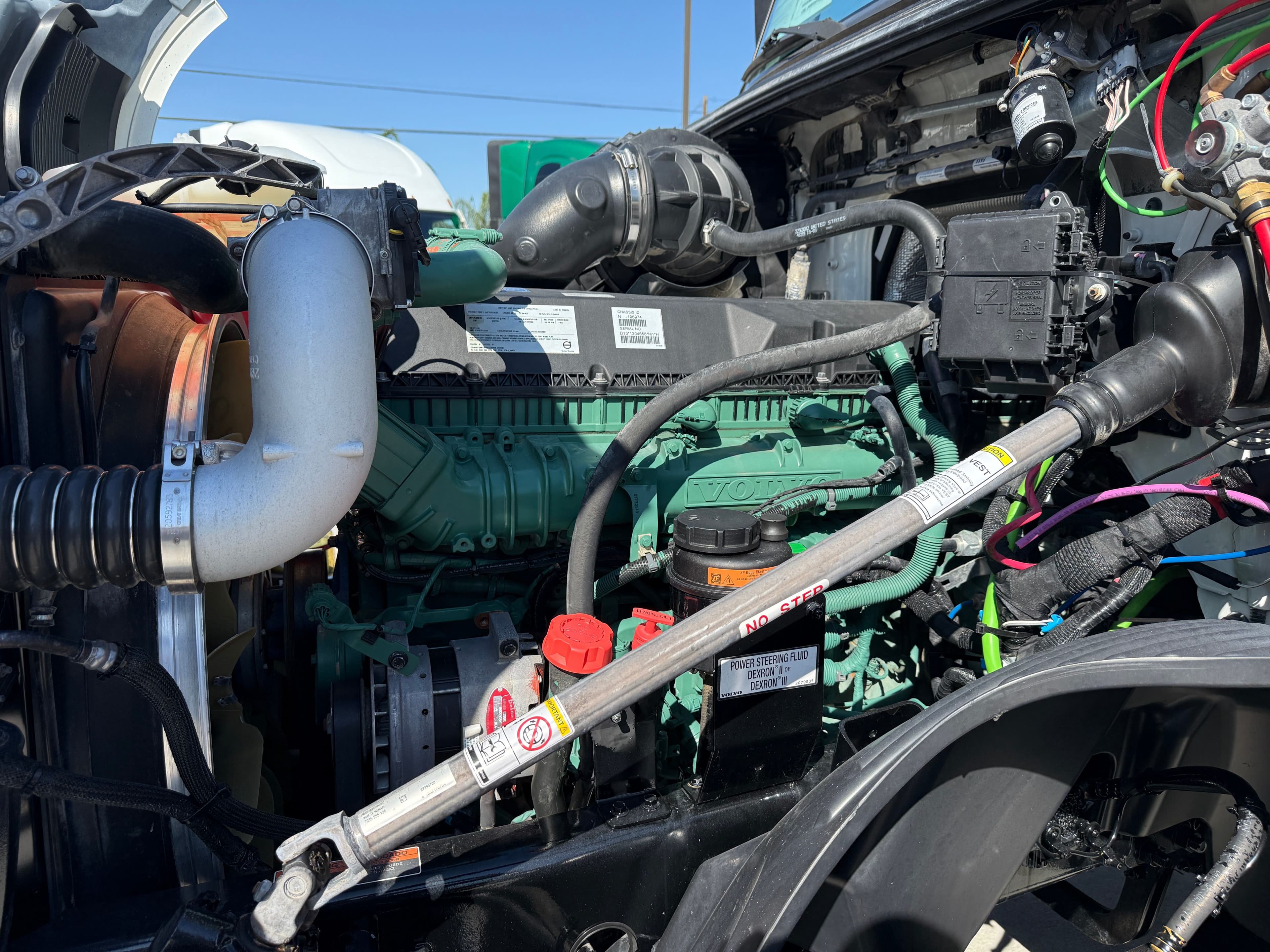 2019 Volvo VNL64T300 image 19