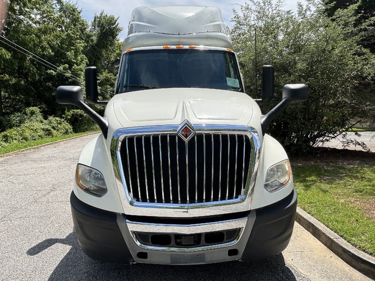 2018 International LT625 image 6