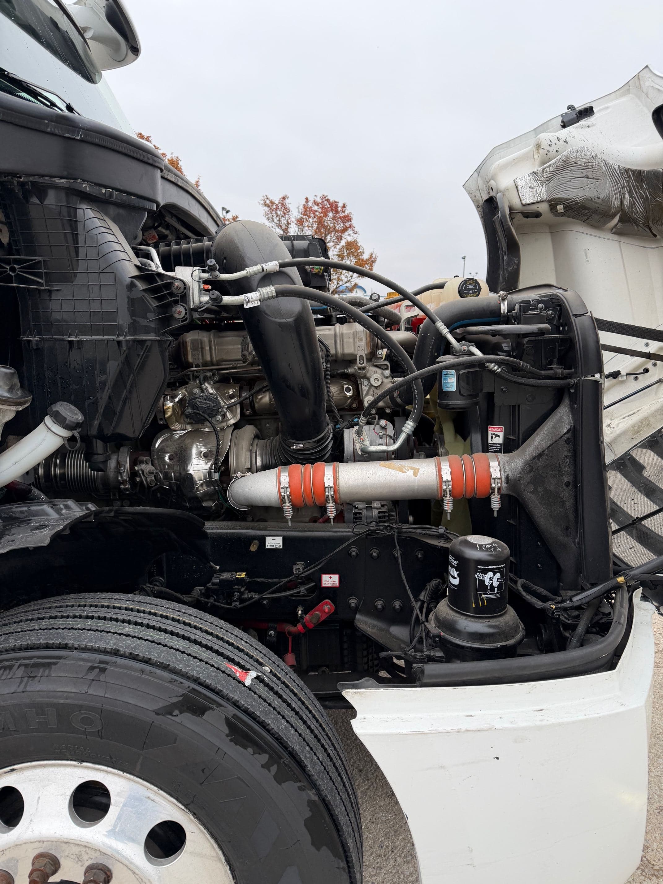 2023 Freightliner Cascadia image 11