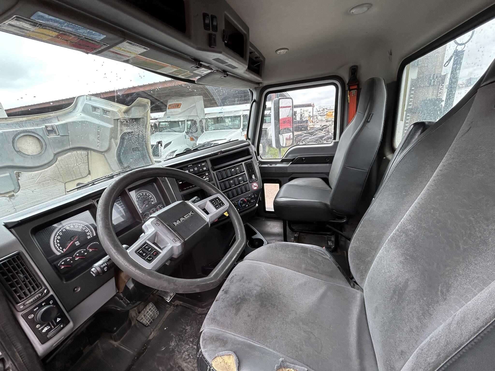 Used 2019 MACK ANTHEM Conventional - Day Cab in Covington, TN image 8