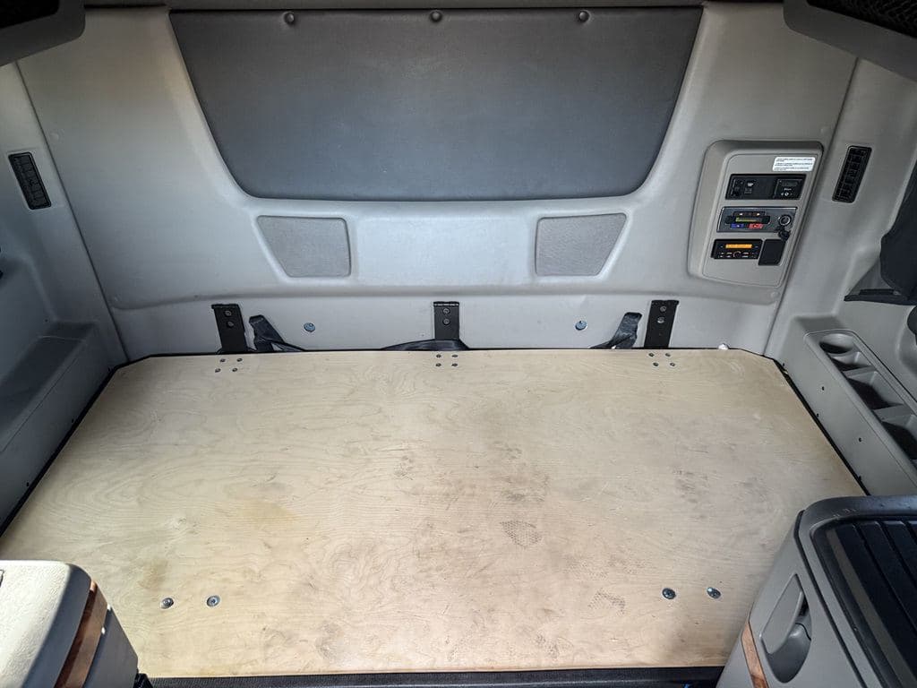 Used 2021 INTERNATIONAL LT625 image 8