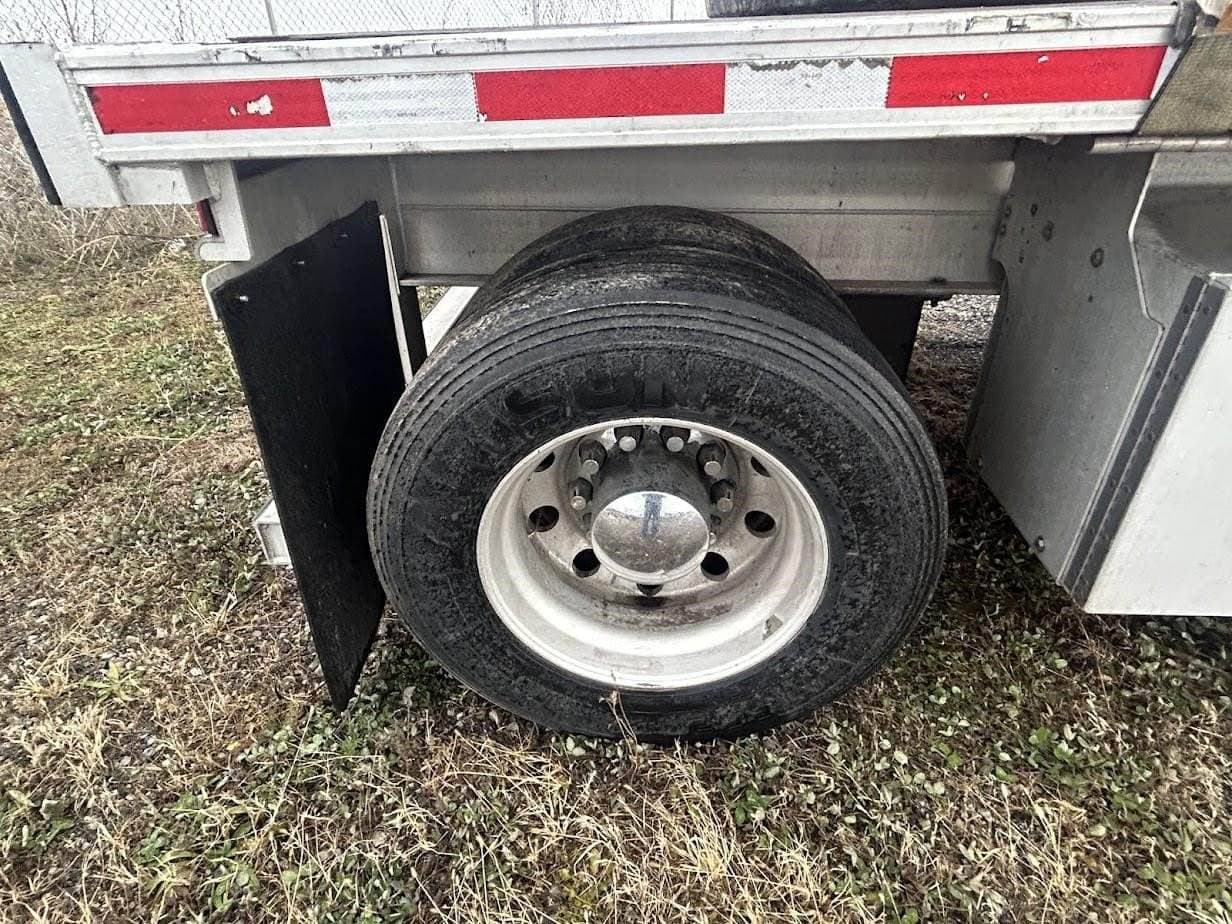 2019 Fontaine 48x102 Aluminum Flatbed Trailer - Air Ride, Spread Axle image 9