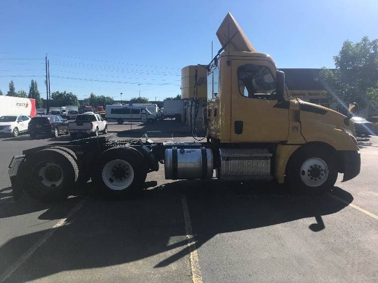 2019 Freightliner Cascadia image 8