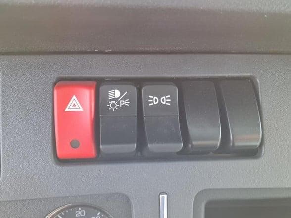 2025 Kenworth T880 image 19