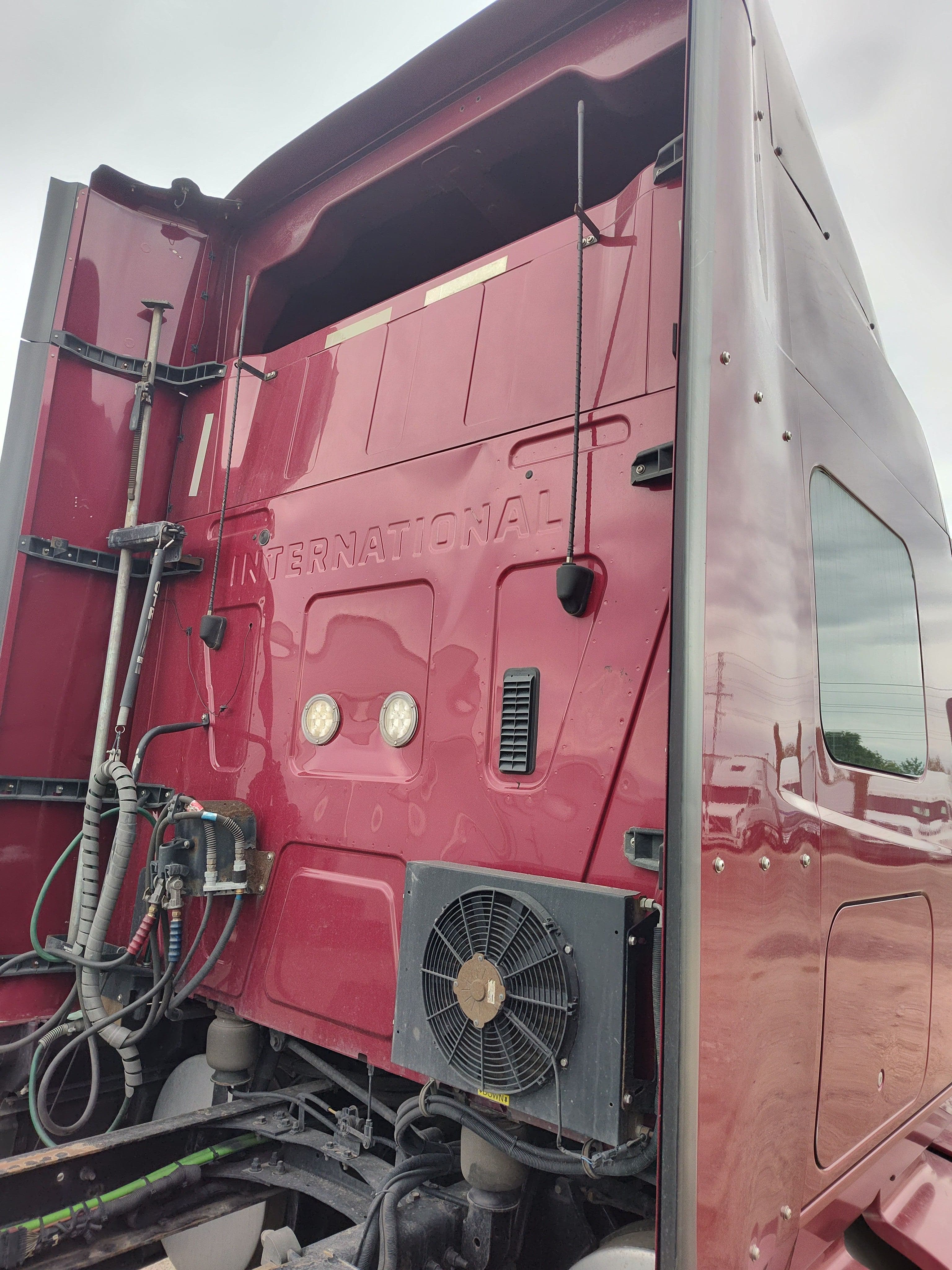 2019 International LT625 image 12