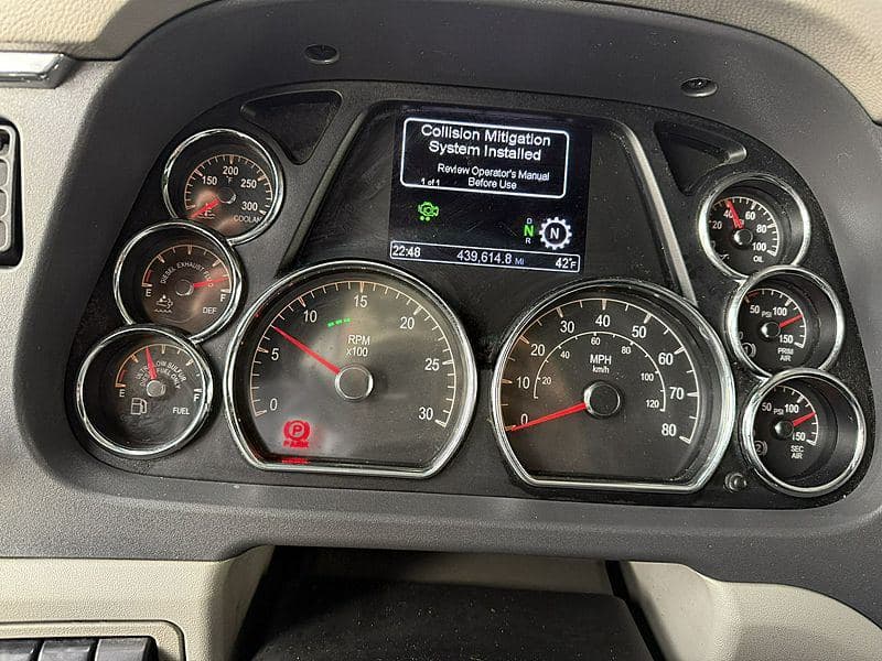 2021 Peterbilt 579 image 14