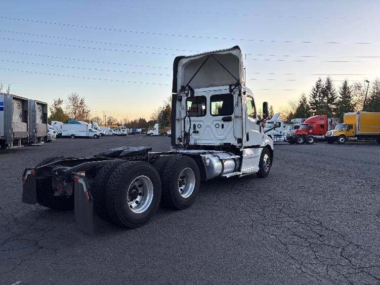 2019 Freightliner Cascadia 126 Day Cab Truck - 455HP, 12 Speed Automatic image 7
