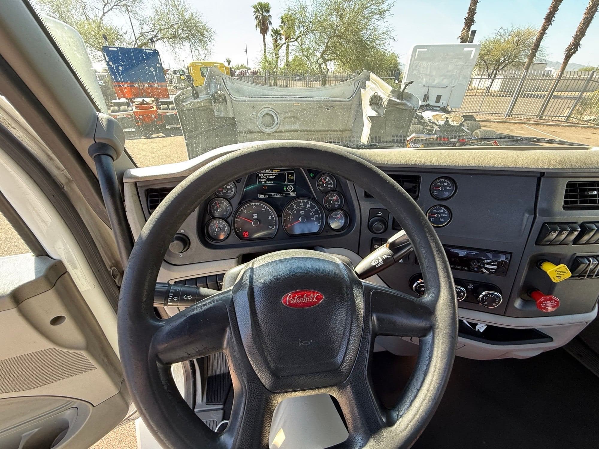 2020 Peterbilt 579 image 10