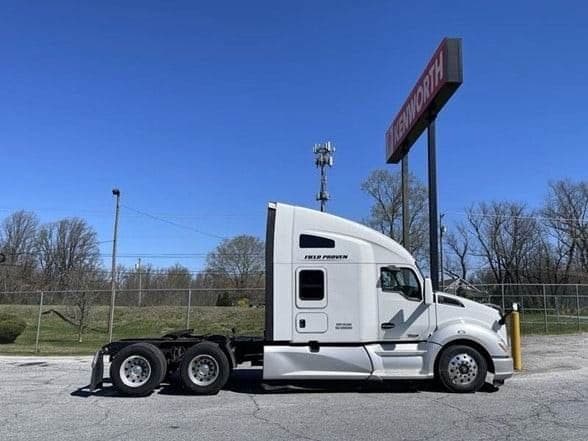 2020 Kenworth T680 image 2