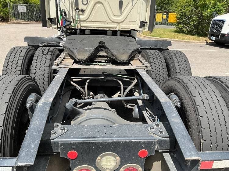 2018 Freightliner Cascadia image 9