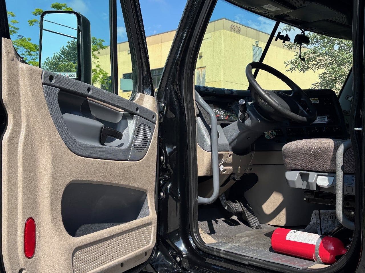 2020 Freightliner Cascadia 125 image 17