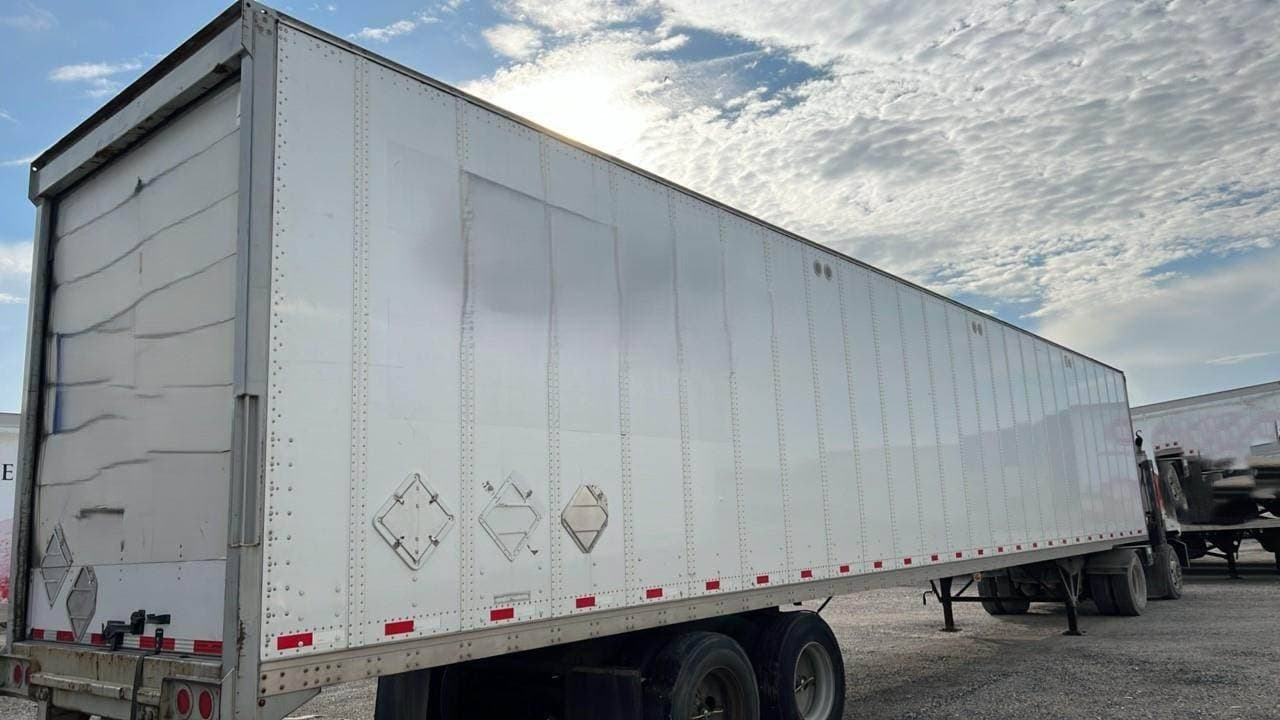 2017 Stoughton 53 ft T/A image 2