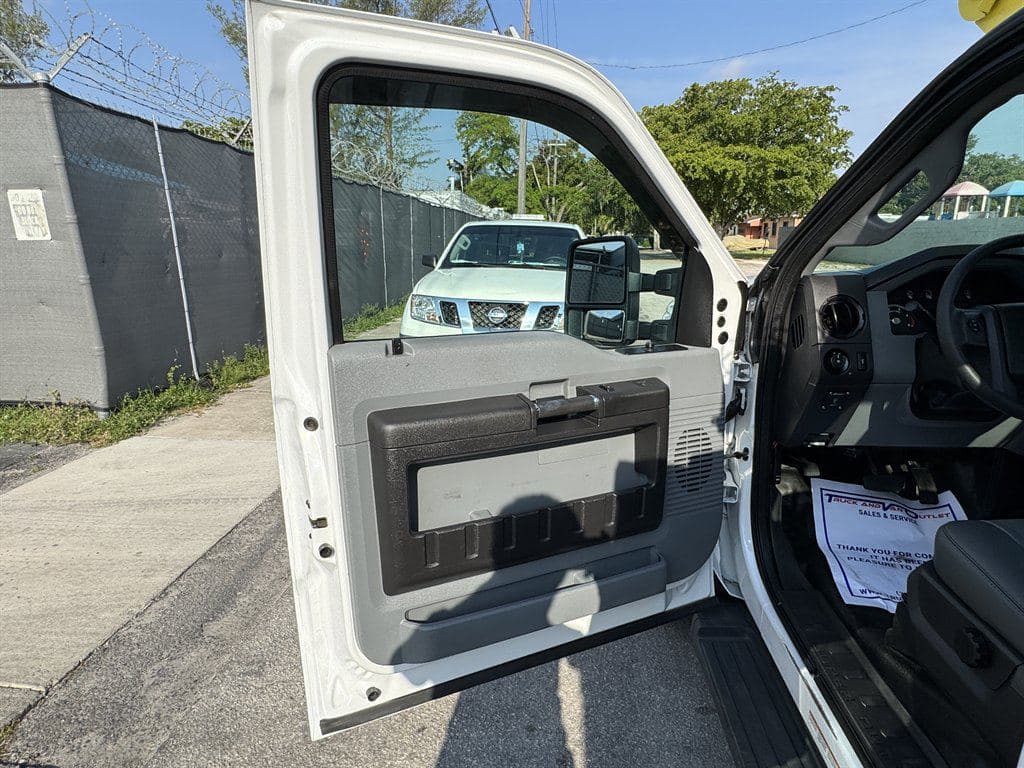 2016 Ford F550 image 43