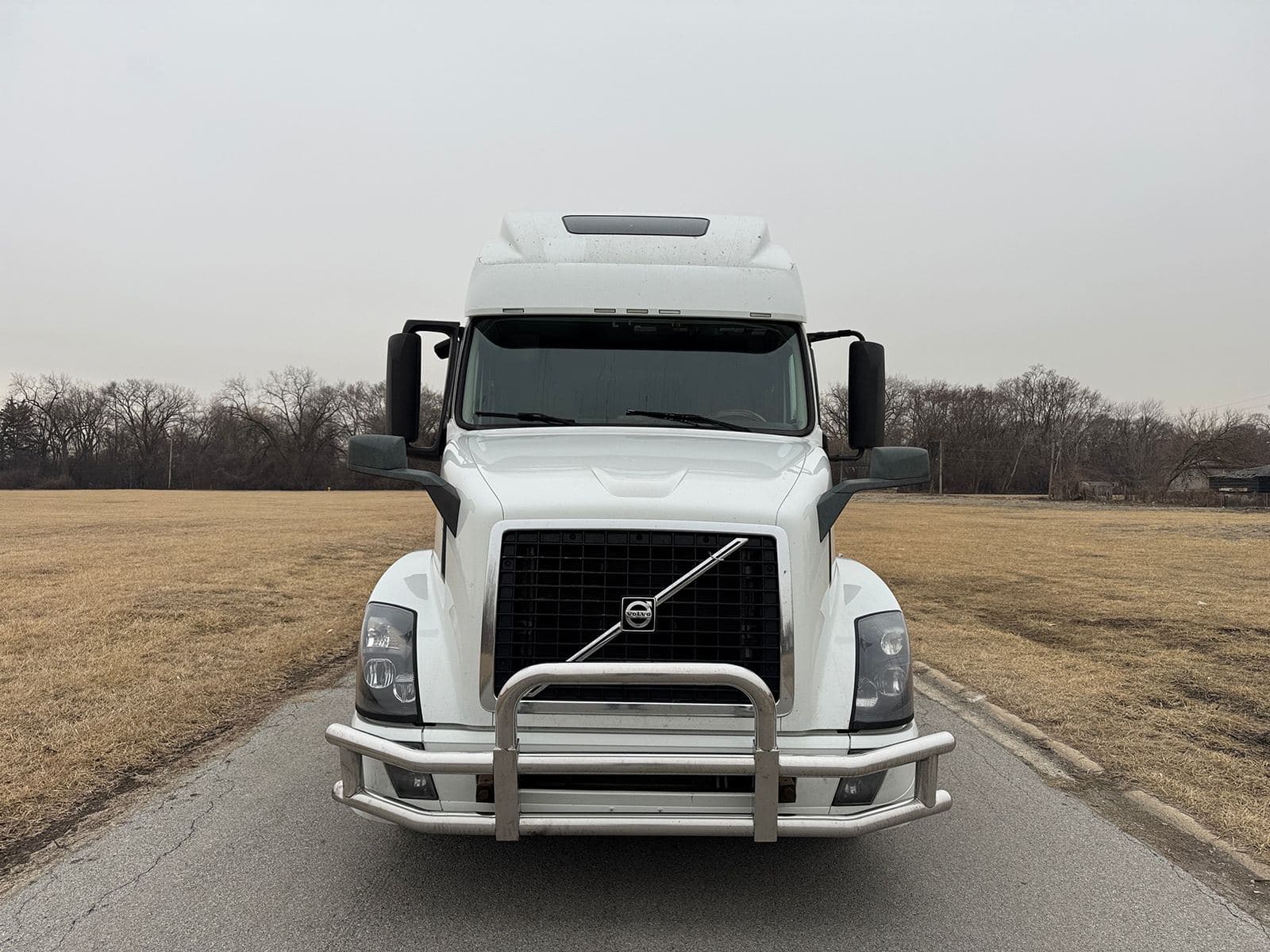 2018 Volvo VNL670 image 2