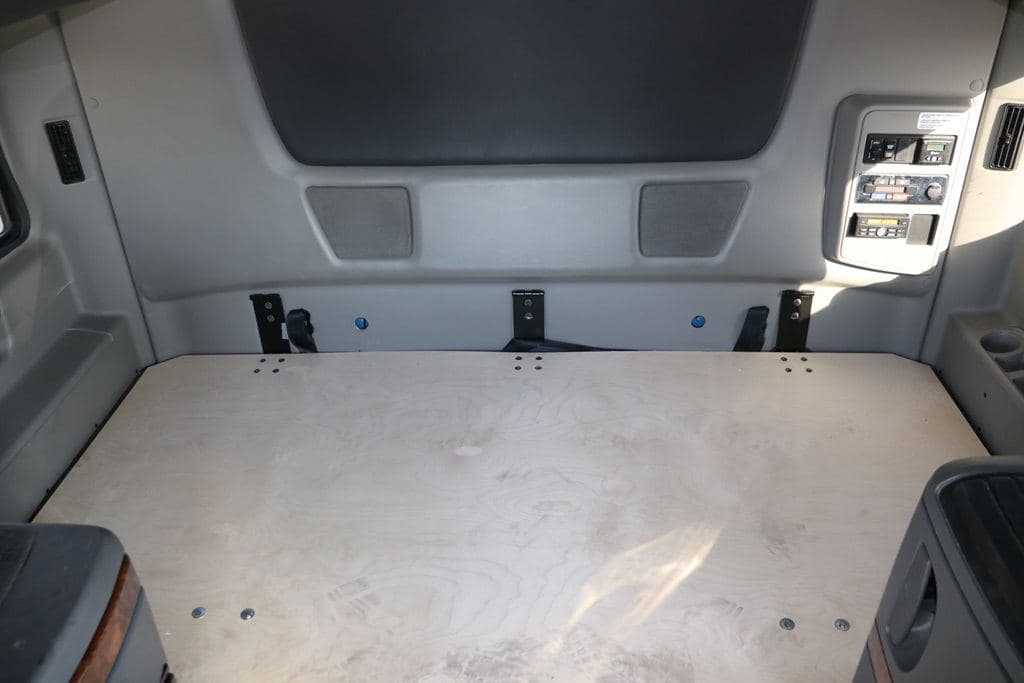 Used 2022 INTERNATIONAL LT625 image 8