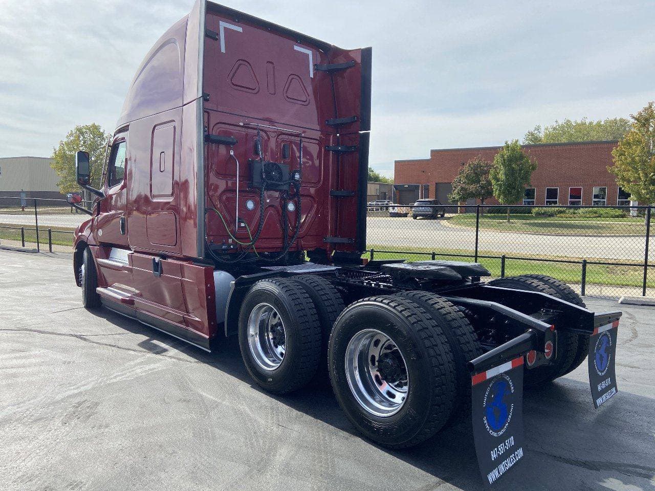 2021 FREIGHTLINER Cascadia CA126 Tandem Axle Sleeper image 7
