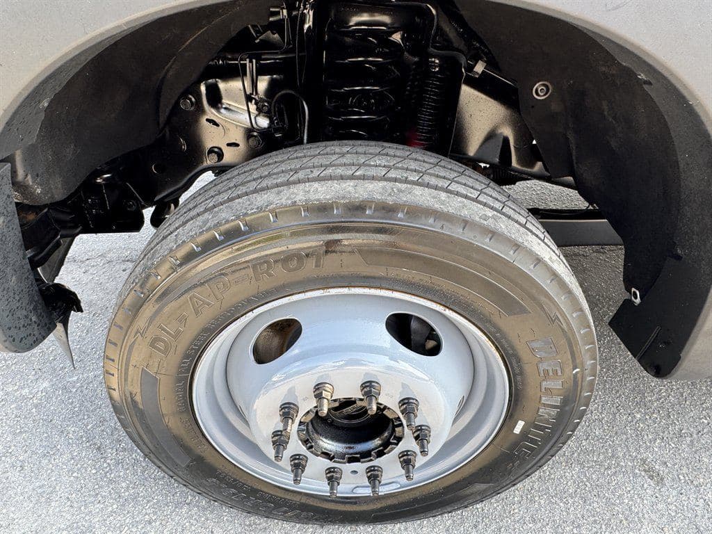2016 Ford F550 image 34