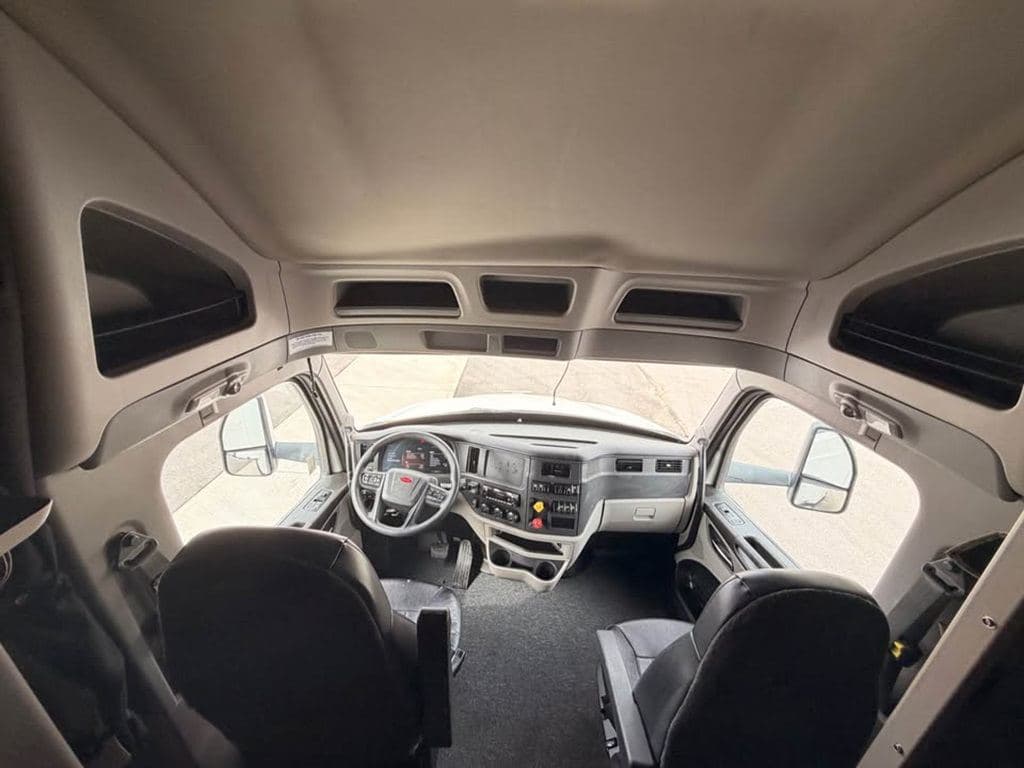 Used 2023 PETERBILT 579 image 10