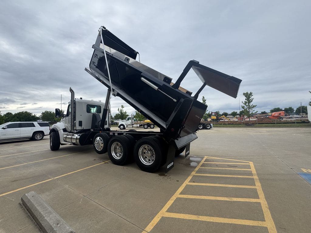 New 2026 KENWORTH T880 image 8