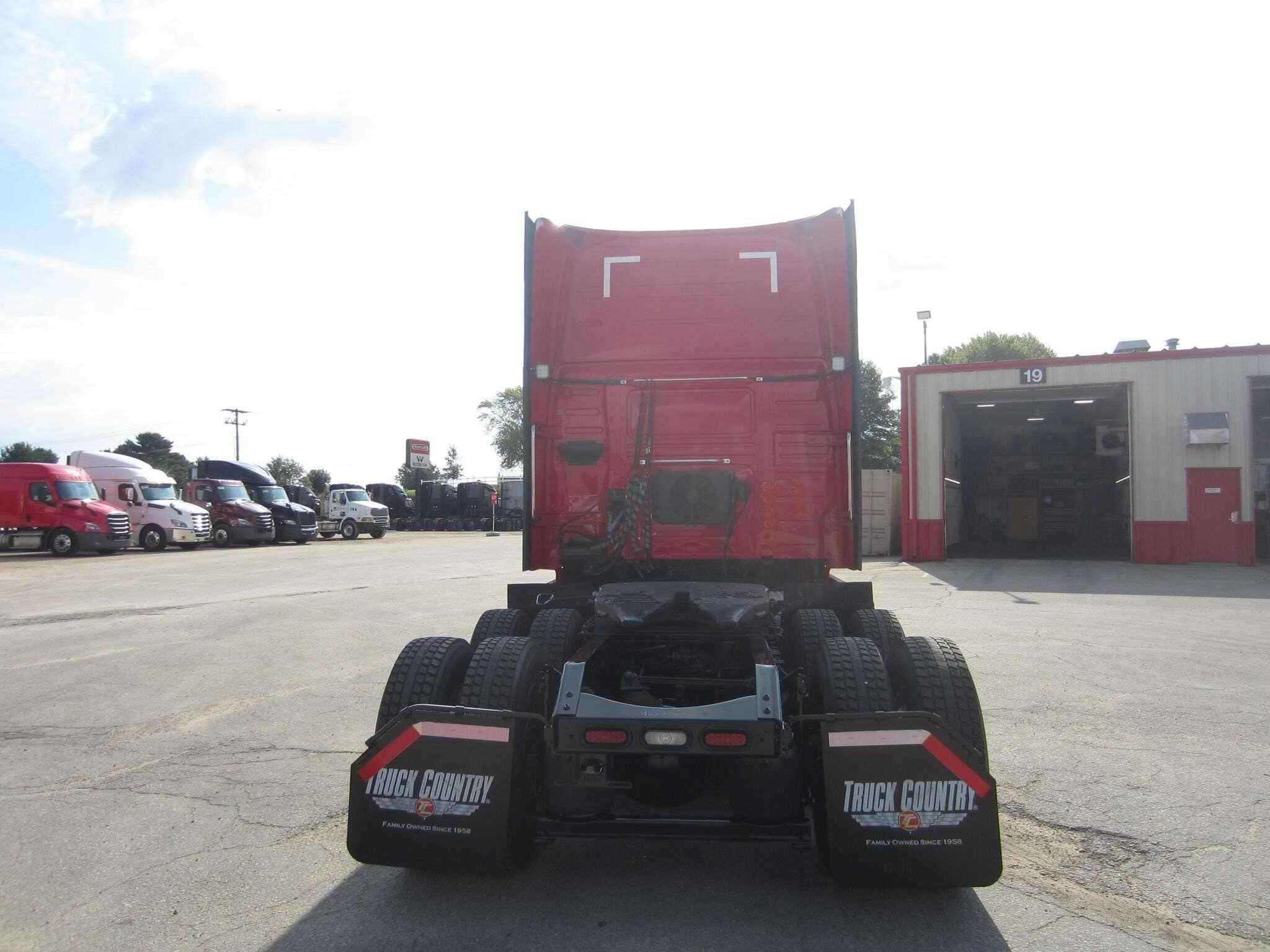 2022 Volvo VNL image 4