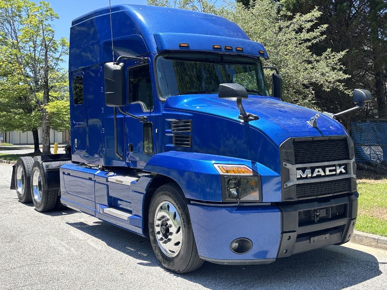 2019 Mack Anthem image 2