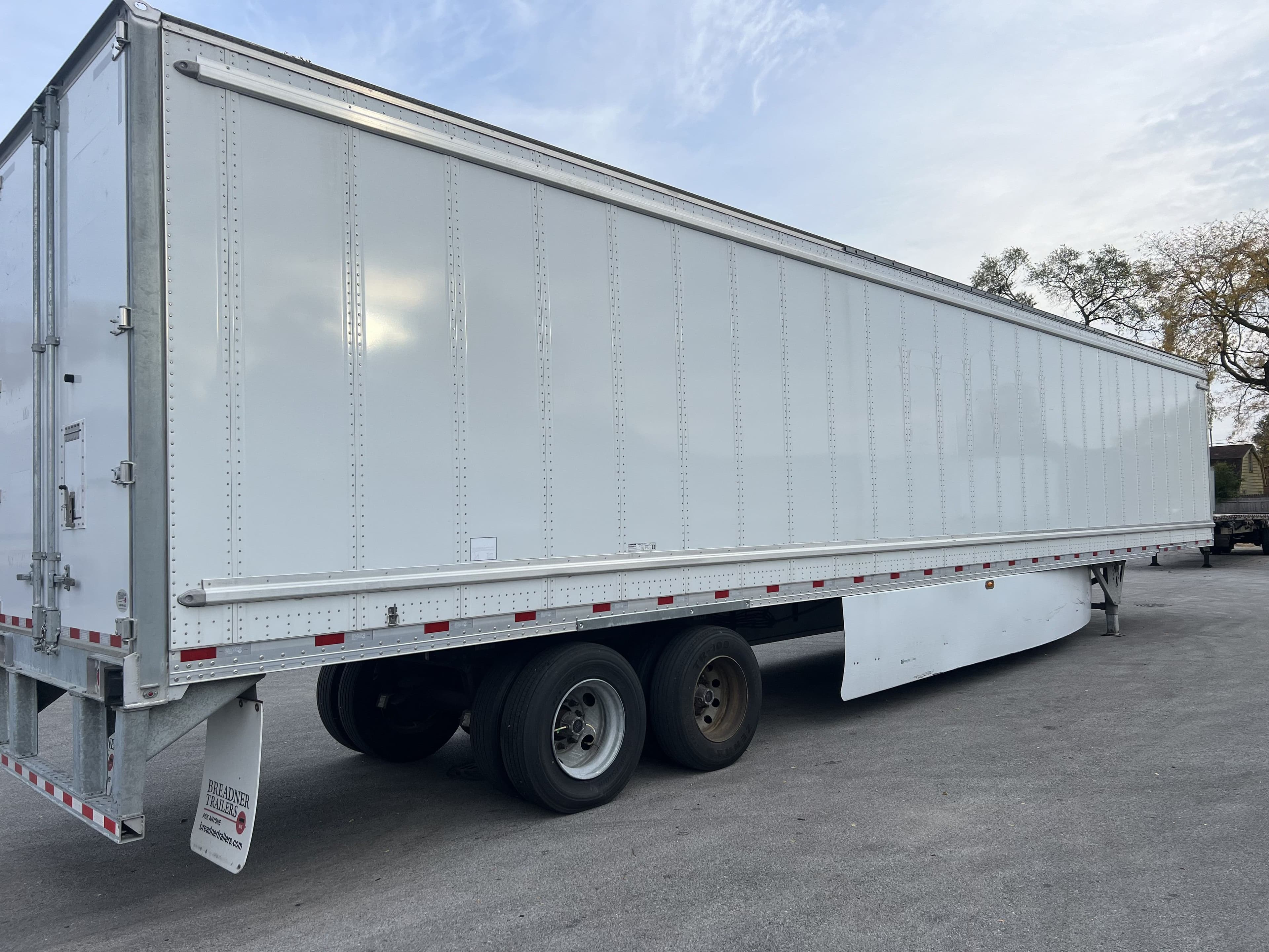 2022 Hyundai Trailer image 1