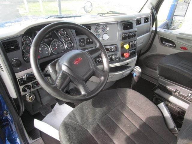 2020 Peterbilt 567 image 9