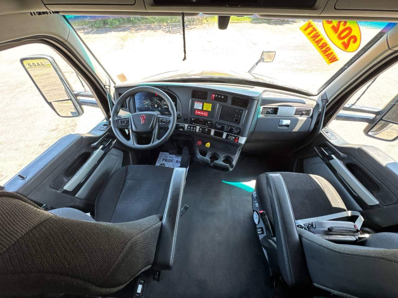 2023 Kenworth T680 image 14
