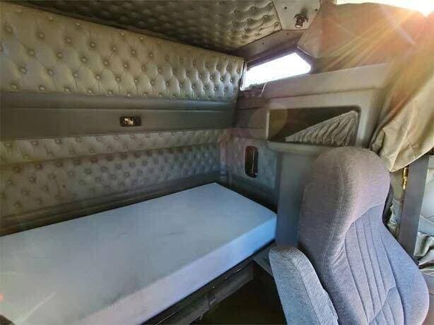 2005 KENWORTH W900 image 9