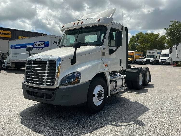 2018 Freightliner Cascadia image 2
