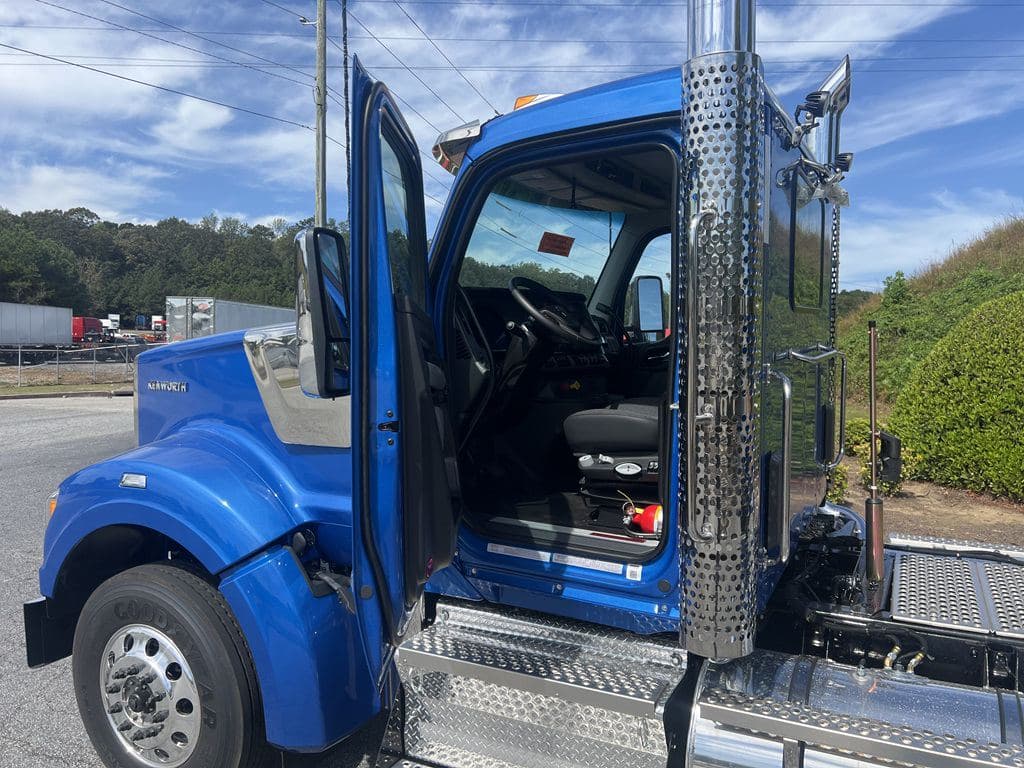 New 2026 KENWORTH W990 image 19