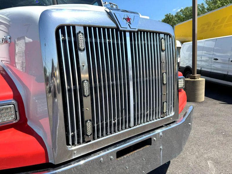2017 Western Star 4900 image 7