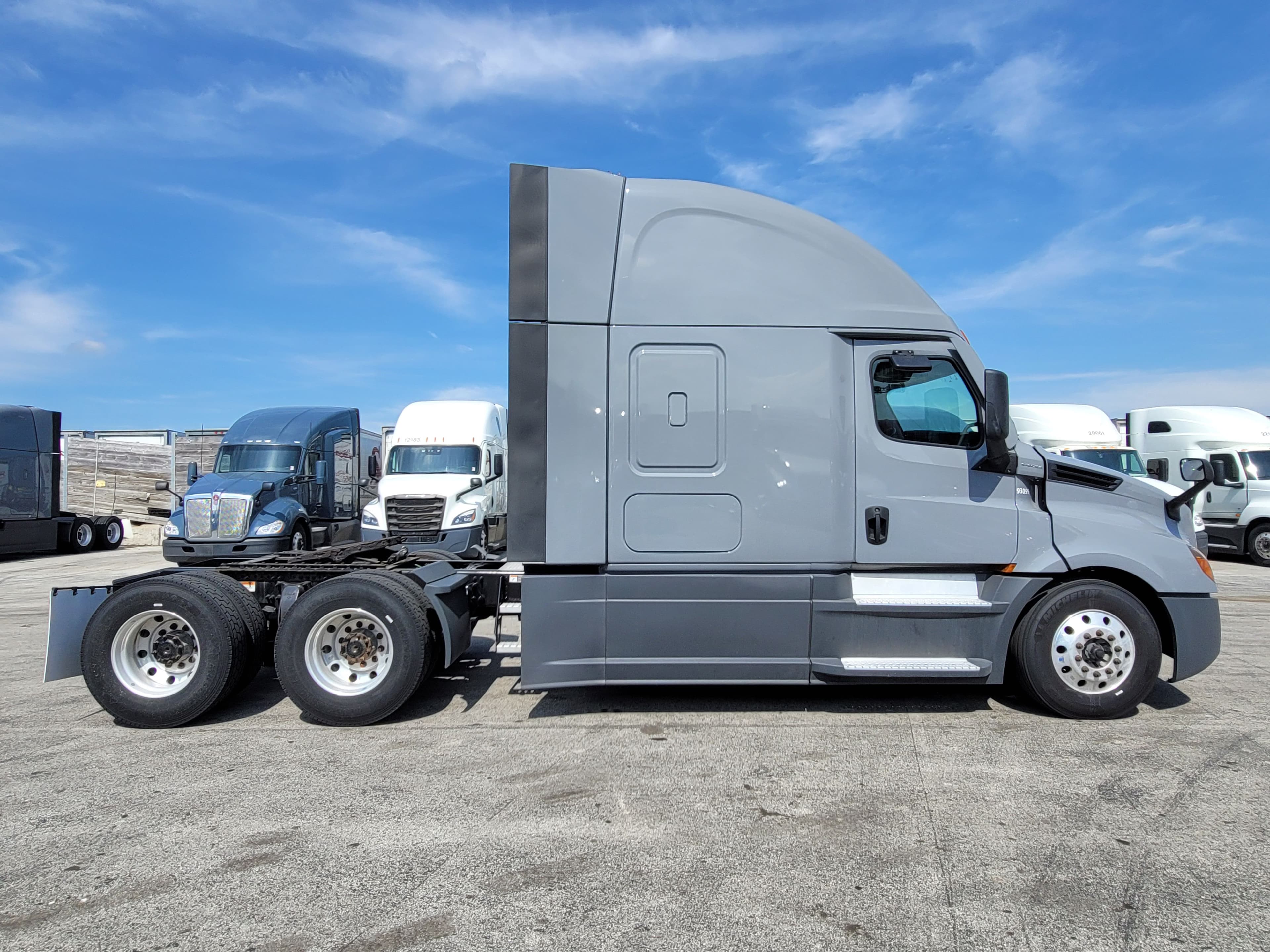 2023 Freightliner Cascadia 126 image 4