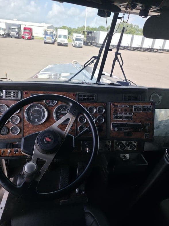 2000 Kenworth W900L image 11