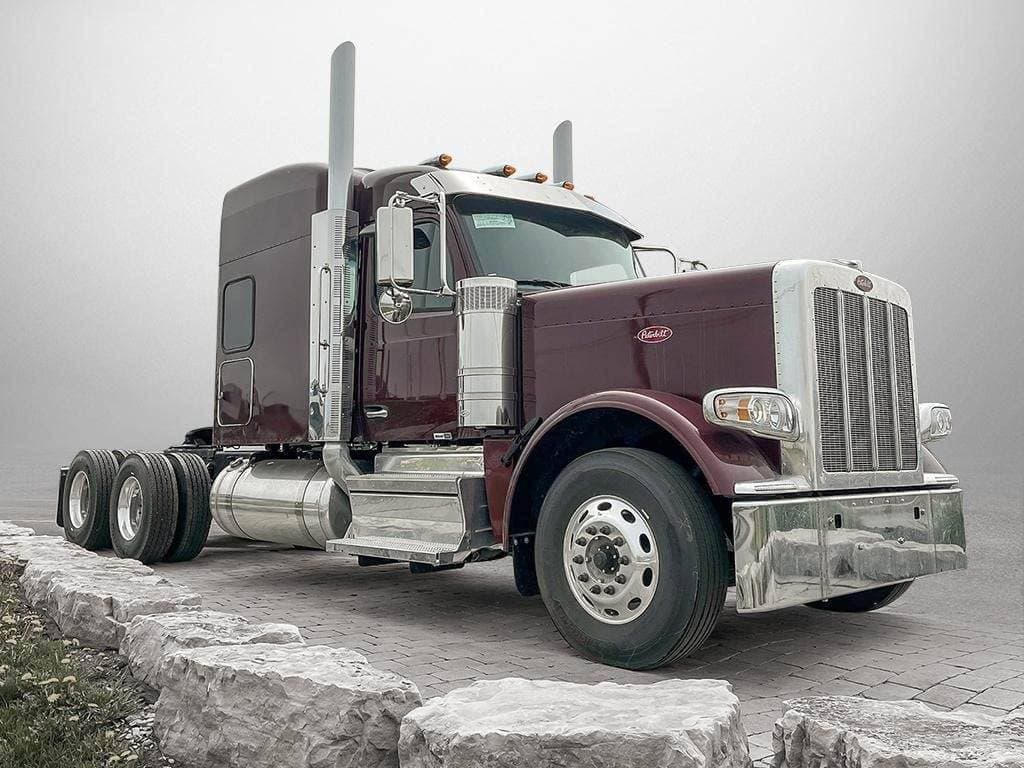 2025 Peterbilt 589 image 3