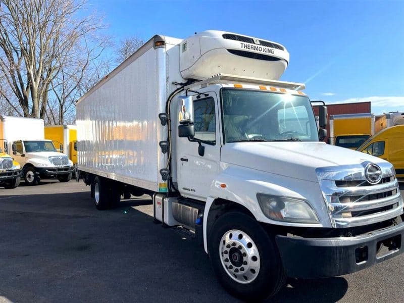 2016 Hino 268 image 3