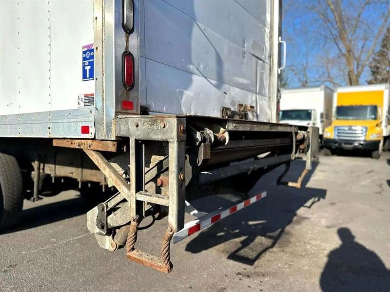 2018 Hino 268 image 9