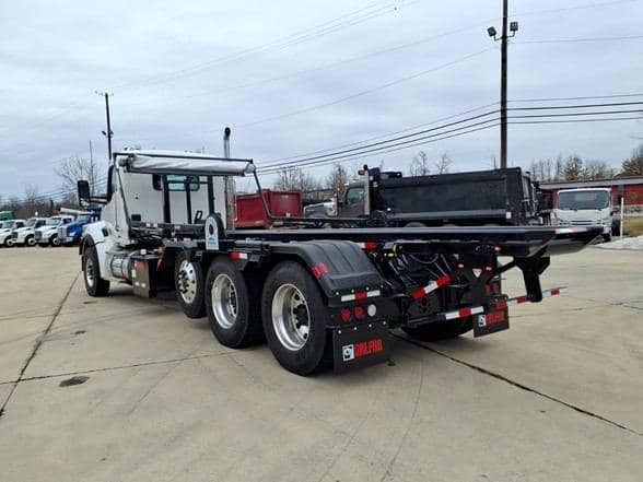 2025 Kenworth T880 image 9