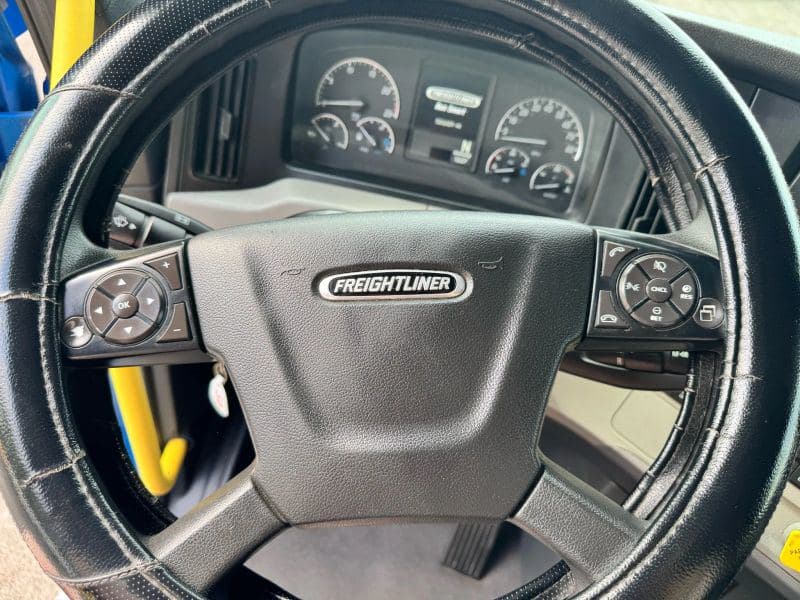 2021 Freightliner Cascadia image 53